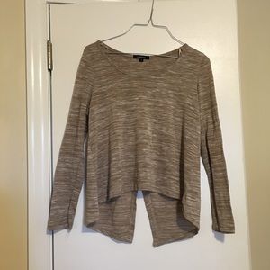 Ambiance sweater. Color beige. Aldariver closet.